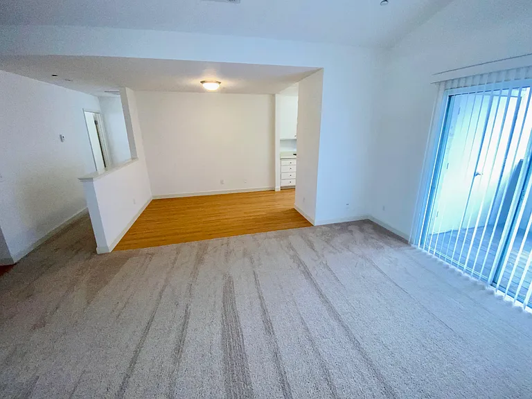Parkwood Court Apartments — Photo 11