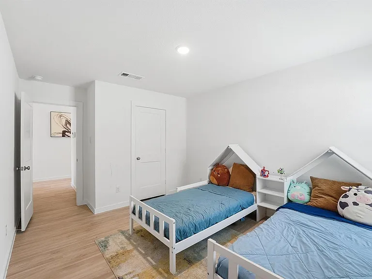 8611 Pier Cove Dr — Photo 10