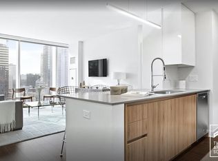 3333 W Wolf Point Plz #1, Chicago, IL 60654