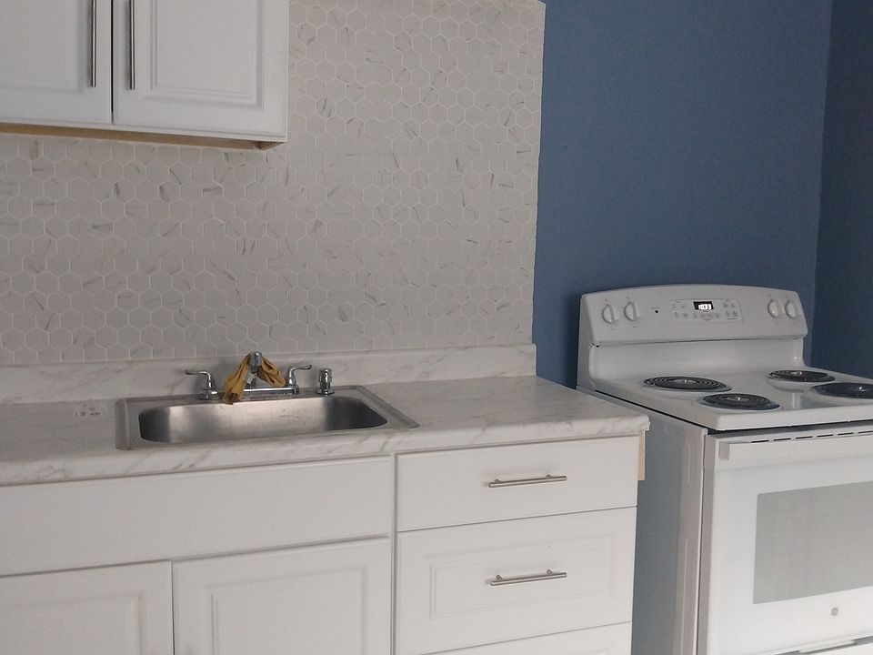 1st image of 1021 NW 30th St APT 3