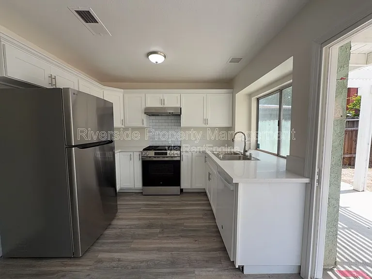 11883 Bayless St — Photo 5