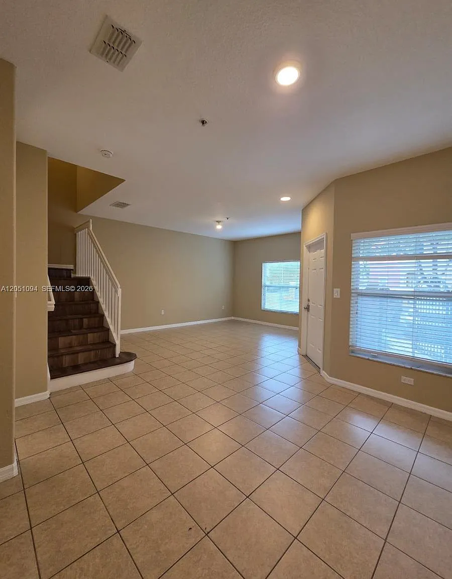Tuscan Villas Condo — Photo 2