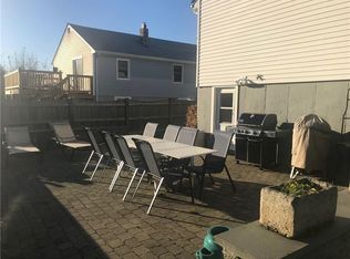 135 Reservoir Rd, Middletown, RI 02842