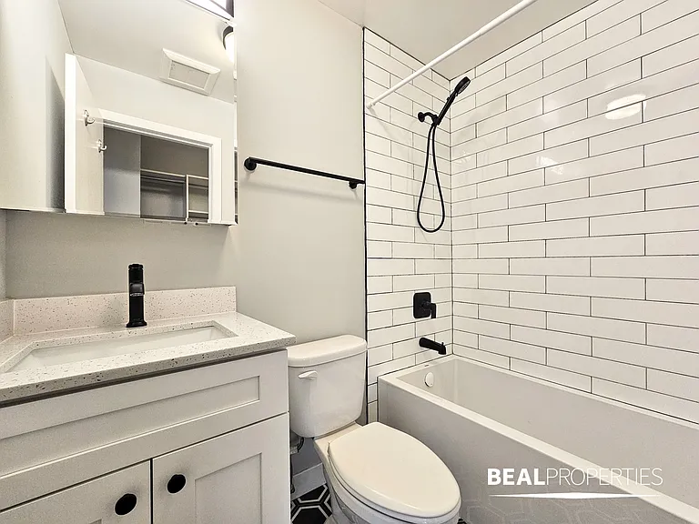 528 W Oakdale — Photo 25