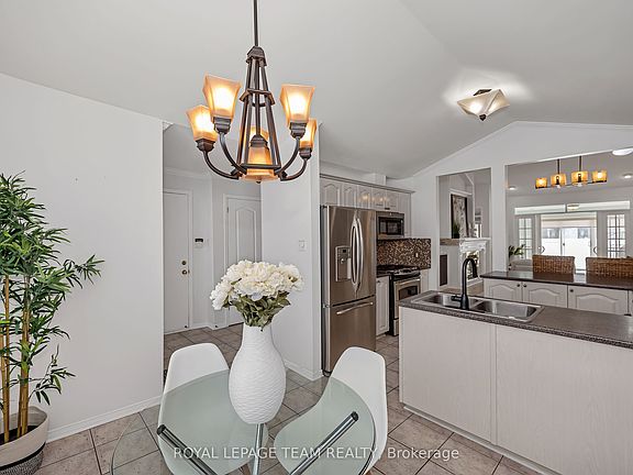 3rd image of 43 Settlers Ridge Way