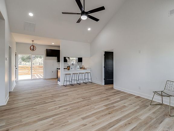 5th image of 203 Ault Rd