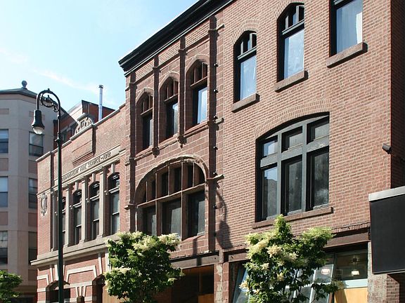 Private entry to 2nd / 3rd fl