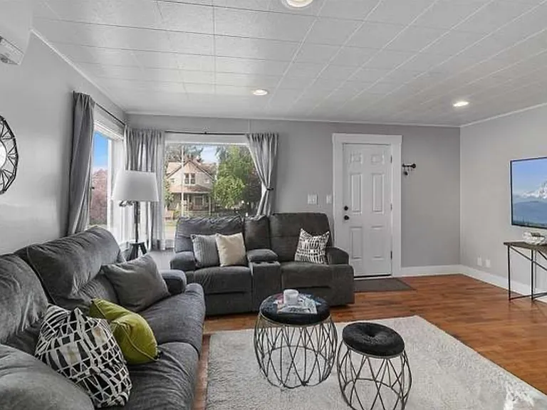 5212 Yakima Ave — Photo 3