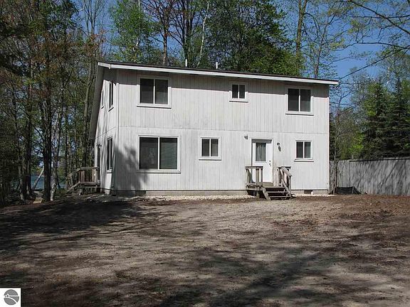 4th image of 4105 Birch Dr