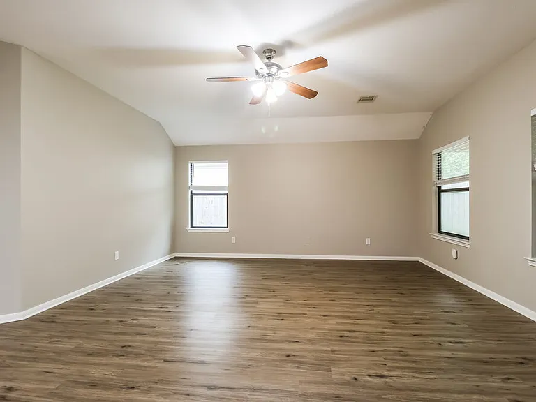 2815 Lexington Park Dr — Photo 4