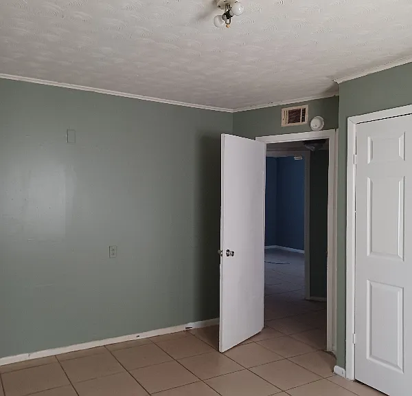 2401 S Linden St #3 — Photo 4