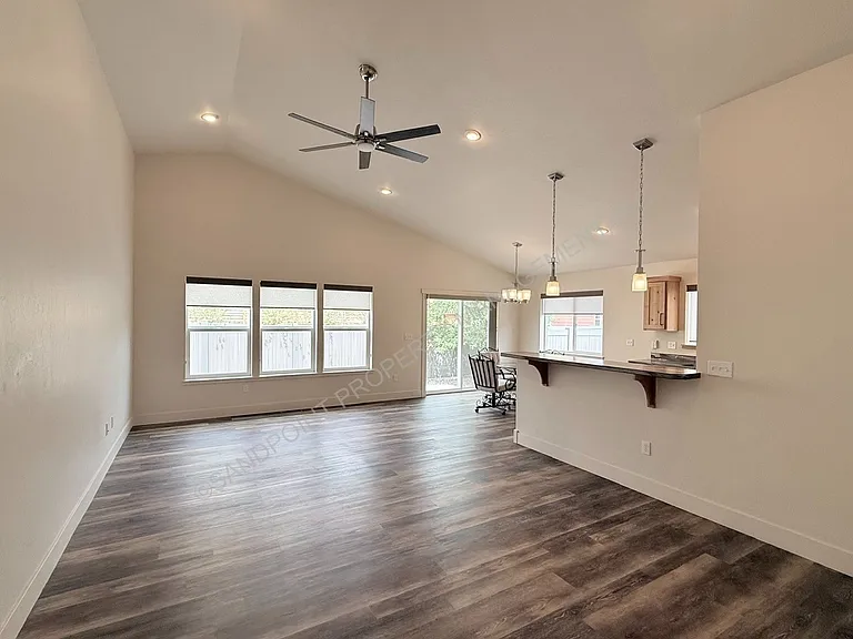 1616 Mosshart St — Photo 11