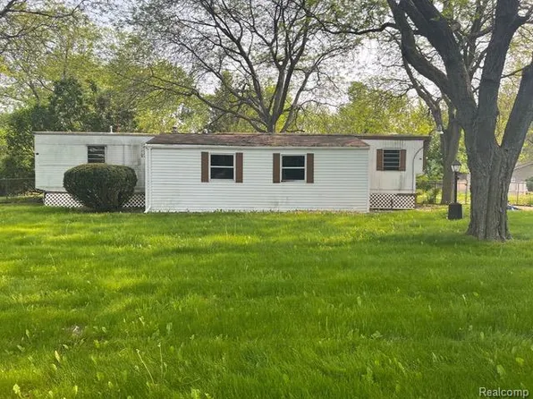 8860 Lennon Rd, Corunna, MI 48817