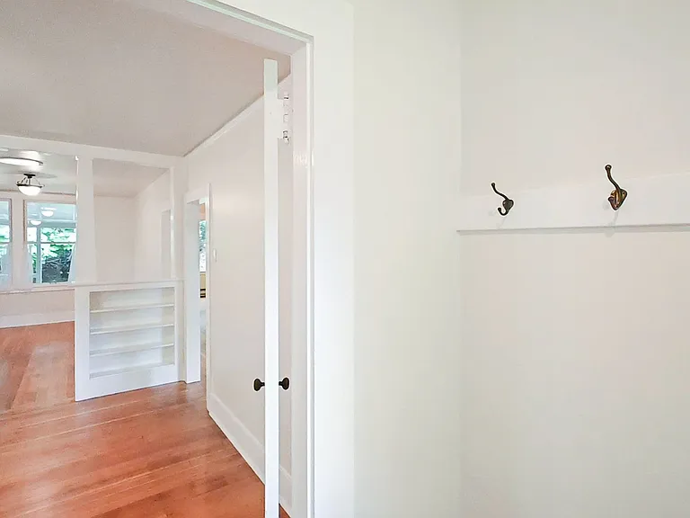 1608 Walnut St — Photo 3