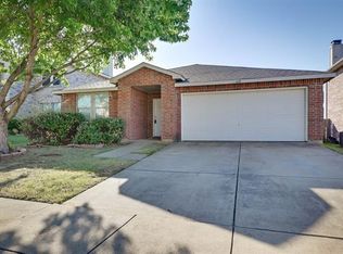 610 Silvertop Rd, Arlington, TX 76002