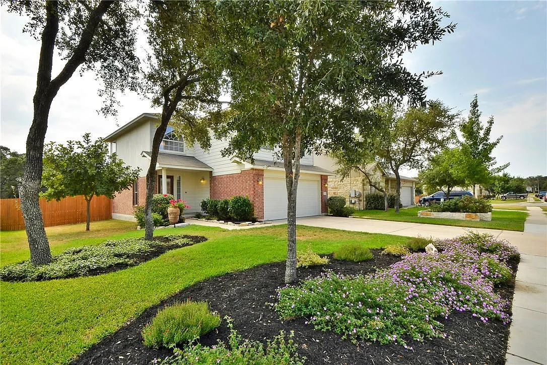 3 bed, 2.5 bath, 1726 sqft, $2,145 — Photo 3