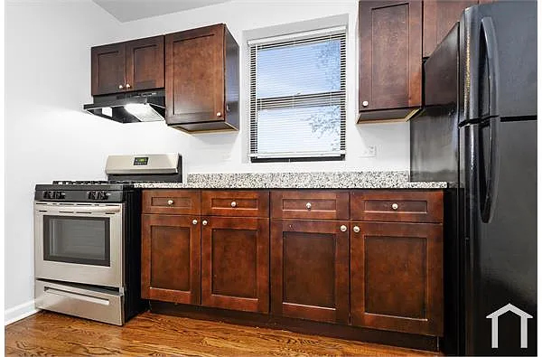 Building Photo - 7529 S Kingston Ave #1E