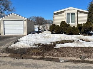 197 Judith Dr, Chaska, MN 55318