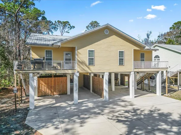 201 1st St NW #A, Steinhatchee, FL 32359