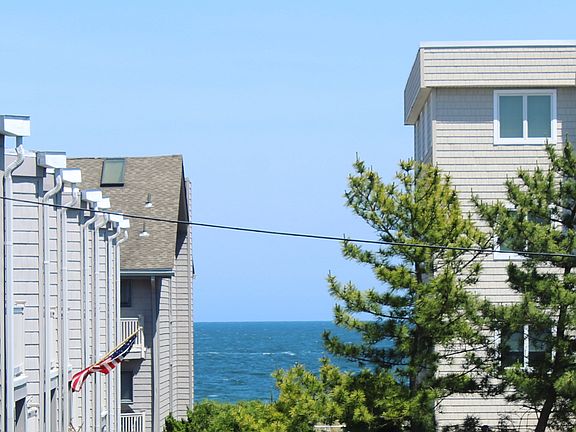 Ocean views from the kitchen AND primary bedroom