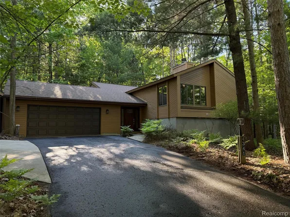 4341 Maplewood Ln, Traverse City, MI 49686