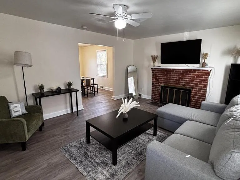 8411 Potomac Ave — Photo 2