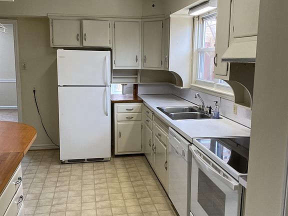 Huge Kitchen - 16x9
