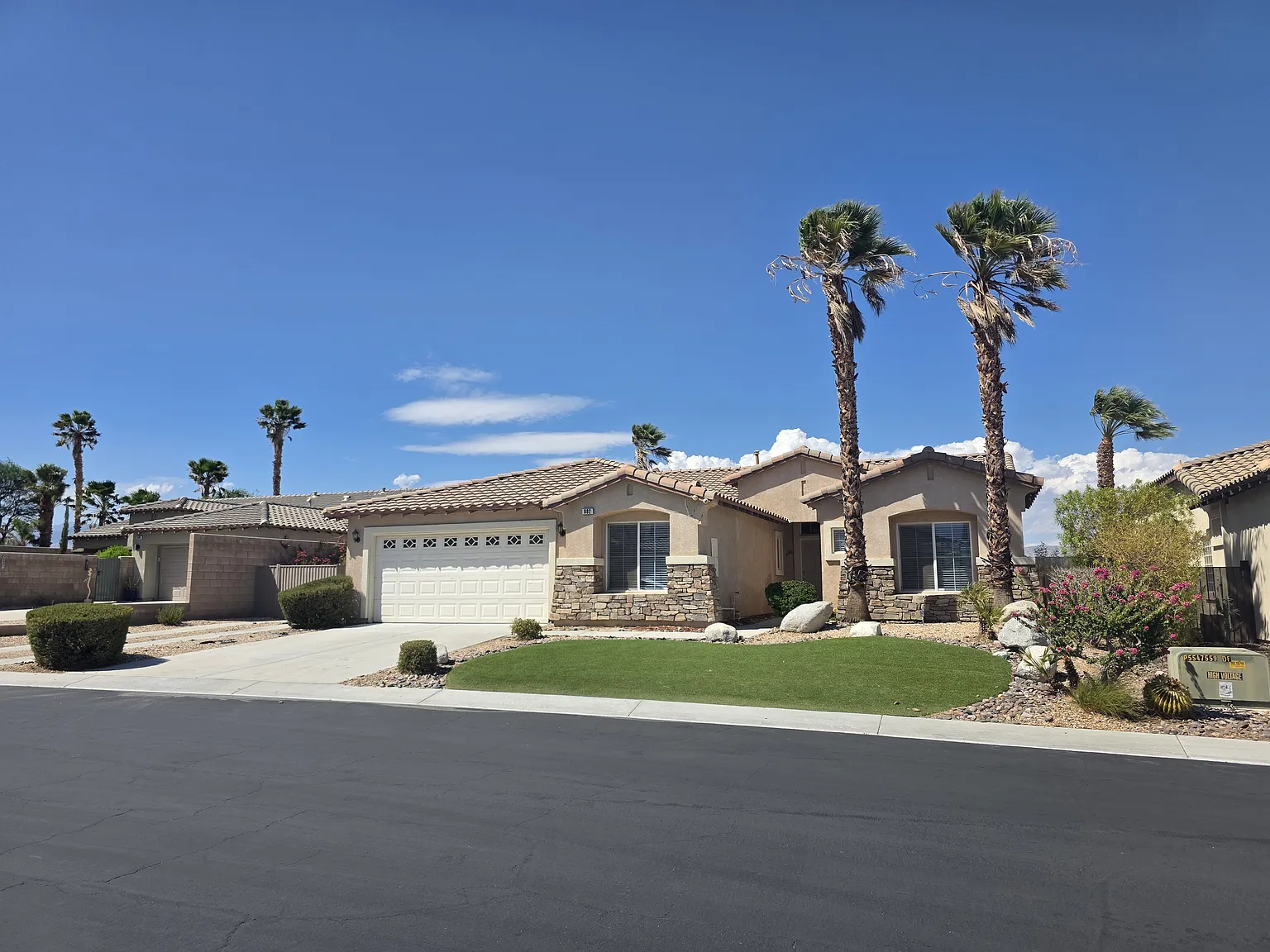 4 bed, 2107 sqft, $3,200 — Photo 2