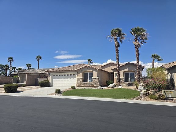 2nd image of 882 Summit Dr