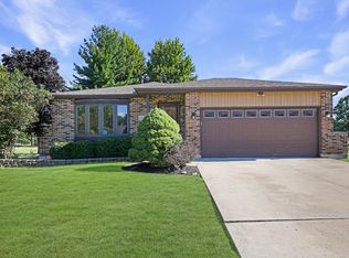 1447 Comanche Dr, Bolingbrook, IL 60490