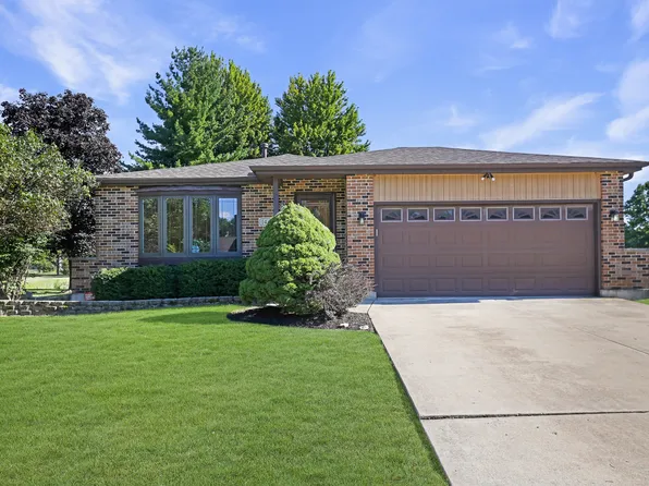 1447 Comanche Dr, Bolingbrook, IL 60490