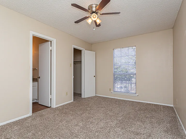 Holly Place — Photo 19