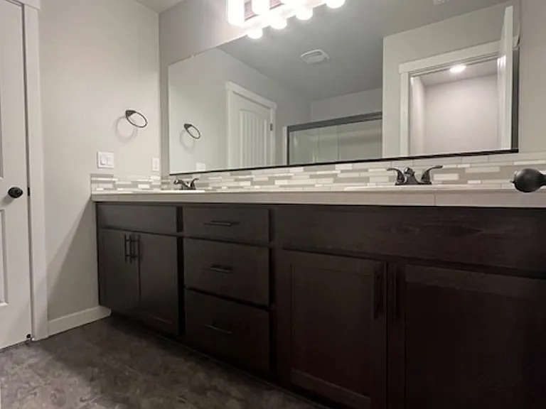 256 E Wayno Way — Photo 15