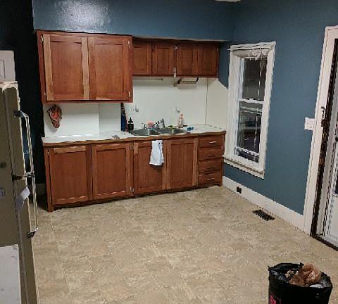 5th image of 218 Pearl St