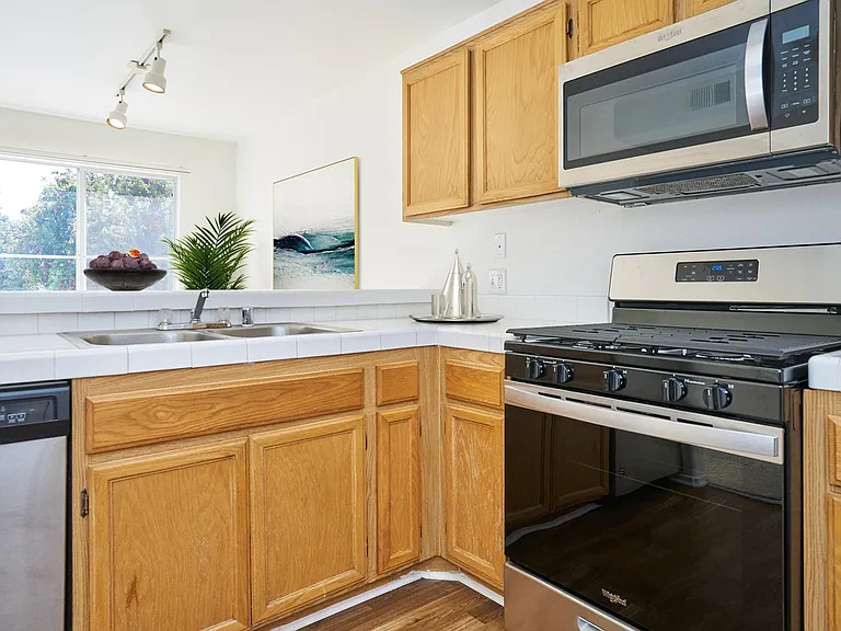 River Ranch Townhomes & Apartments — Photo 42
