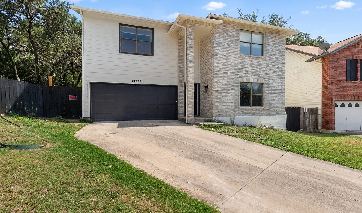 3 bed, 2.5 bath, 2959 sqft, $2,400 — Photo 1