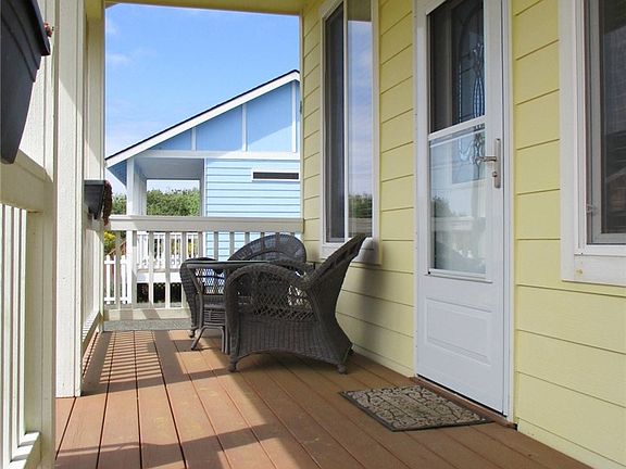 3rd image of 440 Marine View Dr SW #4