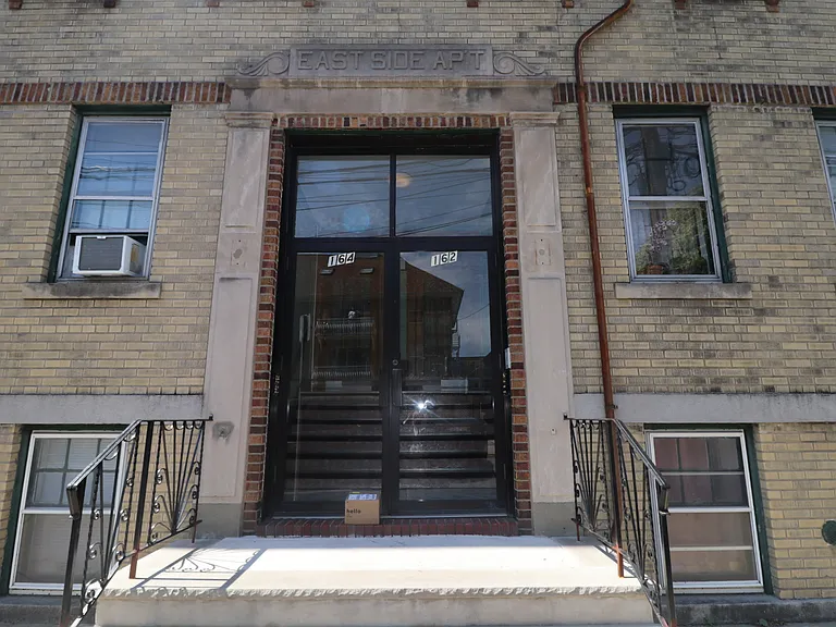 160-164 New York Ave #2 — Photo 18