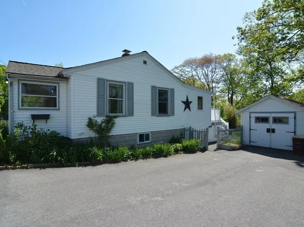 82 Circuit Ave, Weymouth, MA 02188