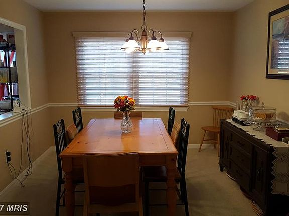 5th image of 7501 Amesbury Ct