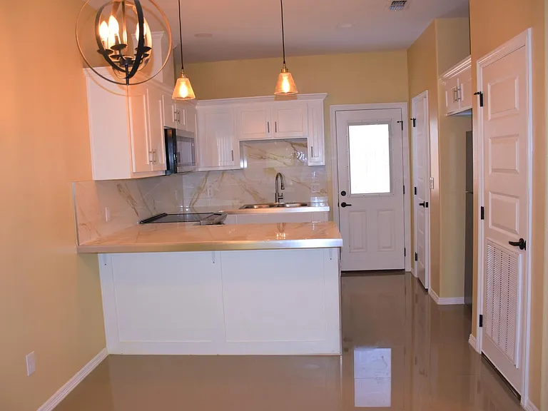 5104 N Winona Dr — Photo 2