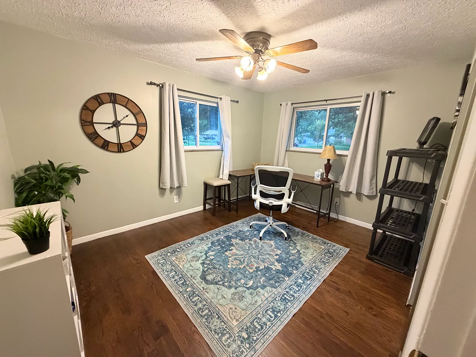 3 bed, 1.5 bath, 1461 sqft, $2,300 — Photo 4