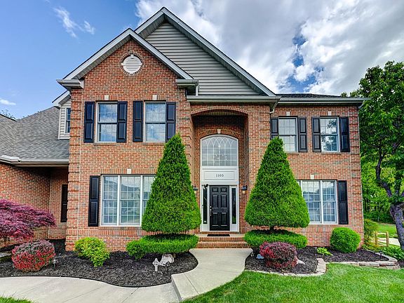 3rd image of 1105 Bluebird Ct E