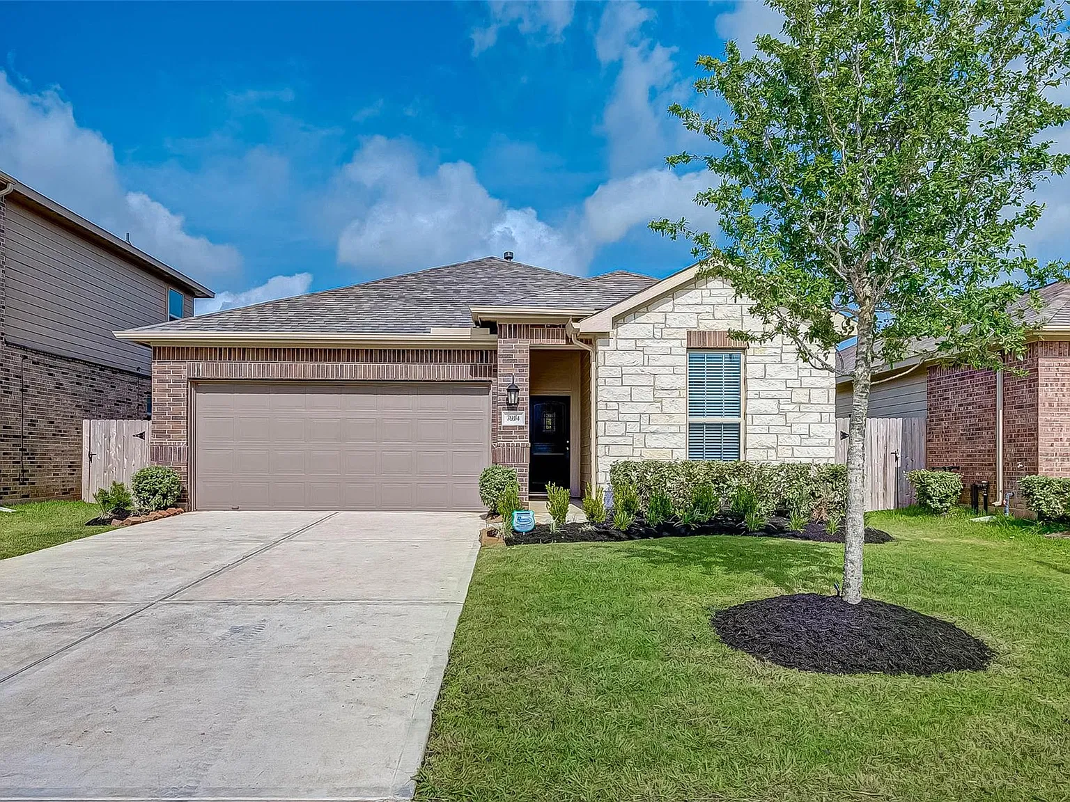 3 bed, 2.0 bath, 1868 sqft, $2,200 — Photo 2