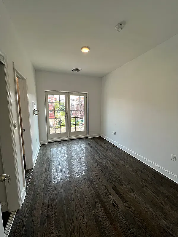 Building Photo - 3007 Colden Ave #2