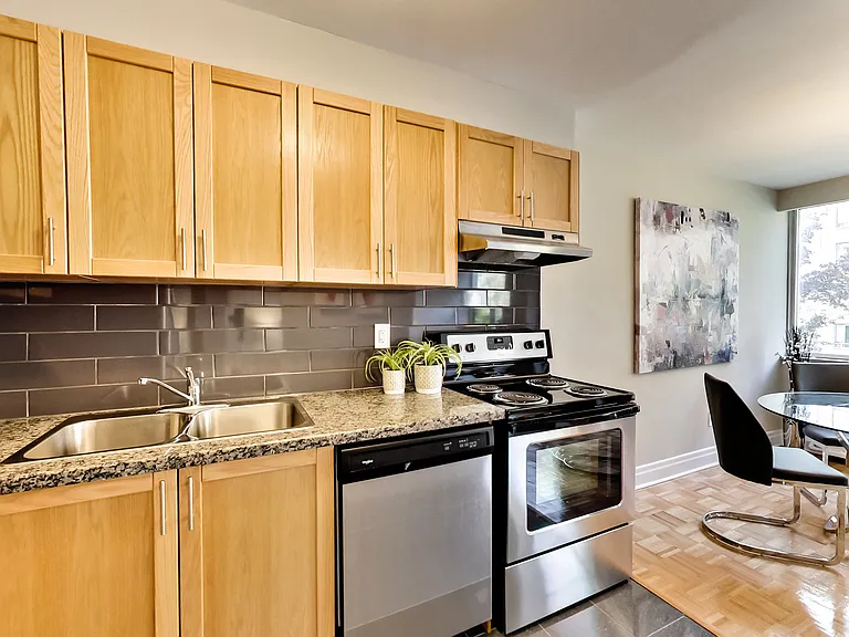 680 Roselawn Ave — Photo 31