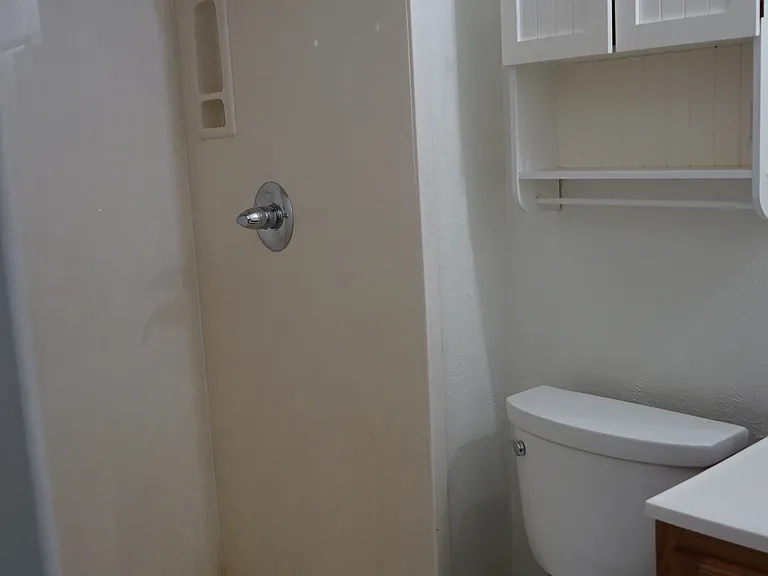 608 Hillcrest St — Photo 3