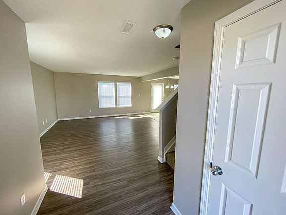 4th image of 8041 Whistlewood Dr