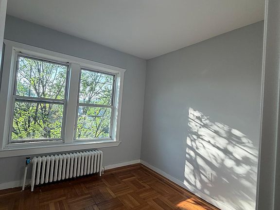 3rd image of 515 W 7th St APT 402