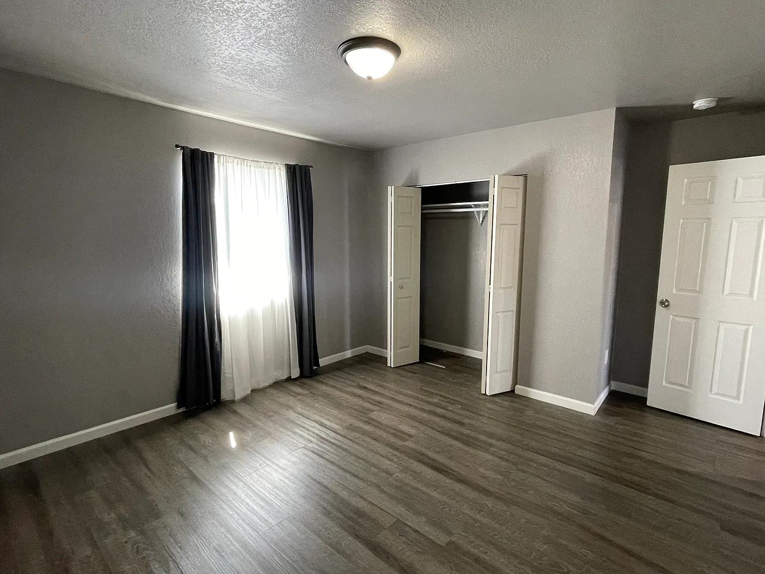 1 bed, 700 sqft, $1,200 — Photo 3